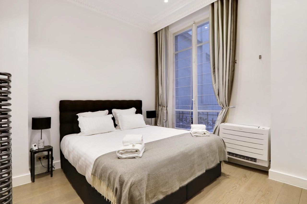 Pick A Flat's In Triangle D'or - Pierre 1er De Serbie Apartment Paris